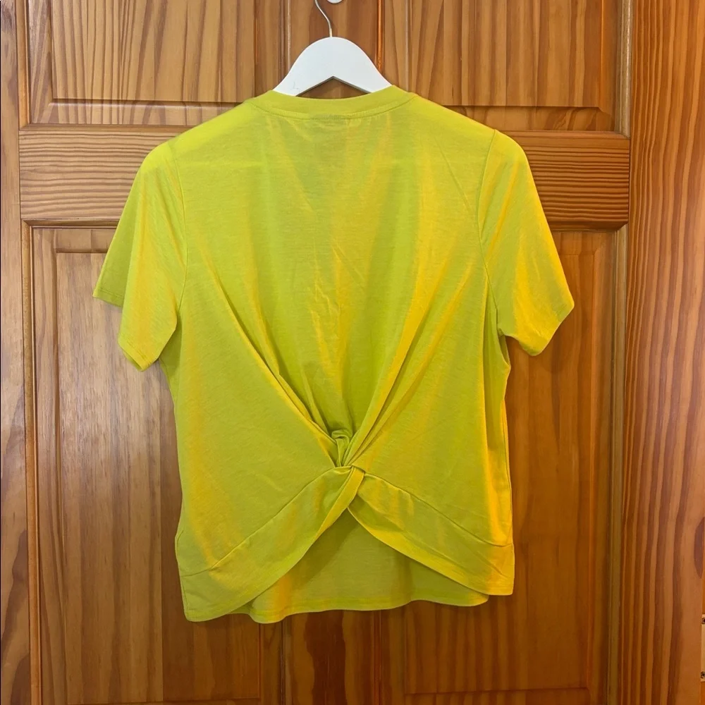 ⭐️The North Face Size Medium Green Twist Back Activewear Top - Picture 7 of 7